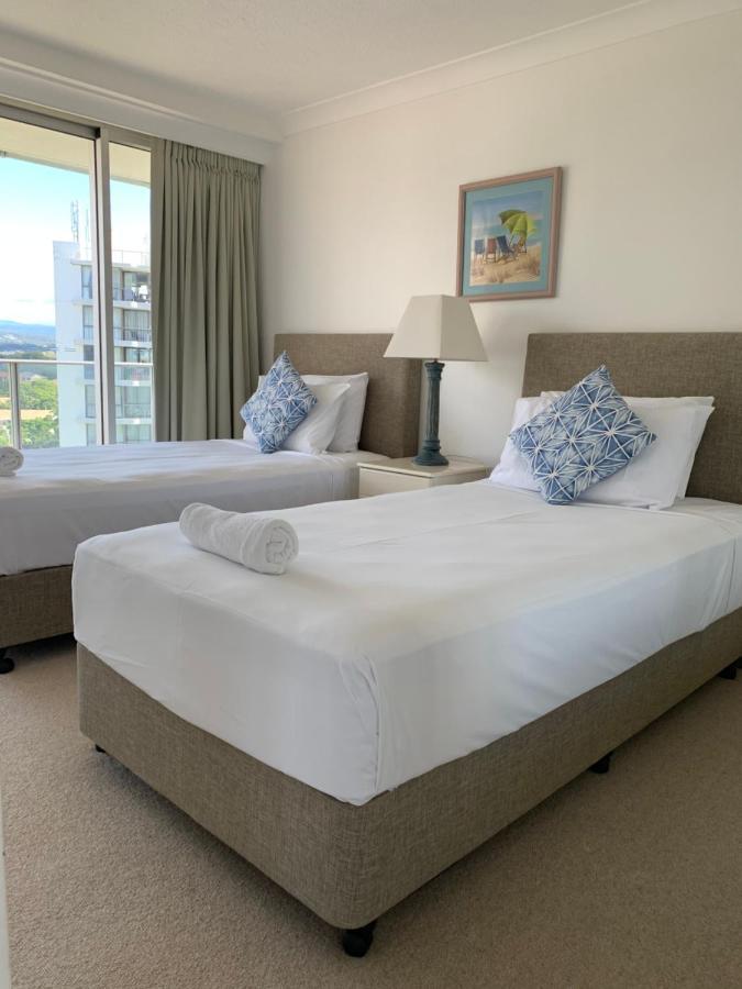Pacific Regis Beachfront Holiday Apartments Guldkusten Exteriör bild