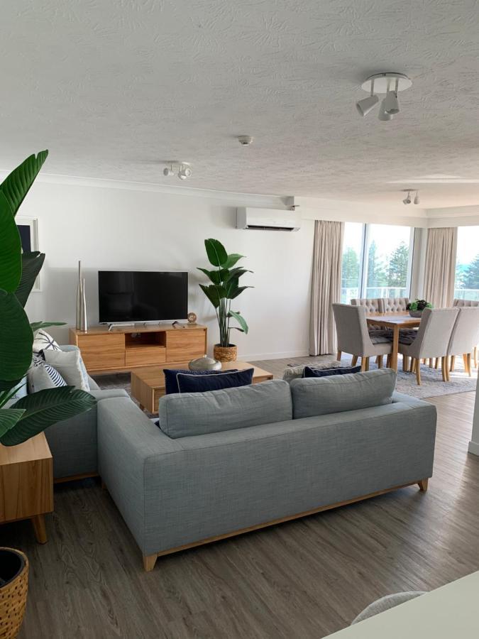 Pacific Regis Beachfront Holiday Apartments Guldkusten Exteriör bild