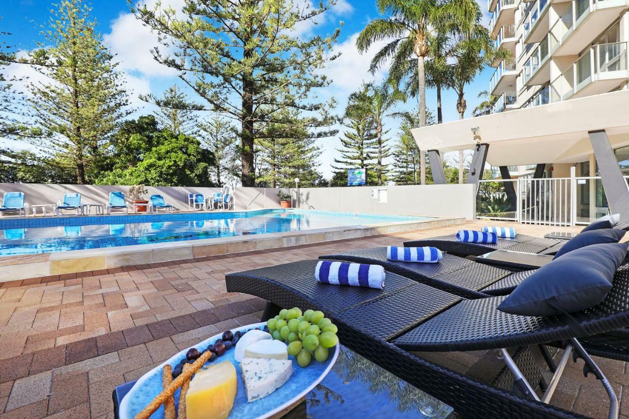 Pacific Regis Beachfront Holiday Apartments Guldkusten Exteriör bild