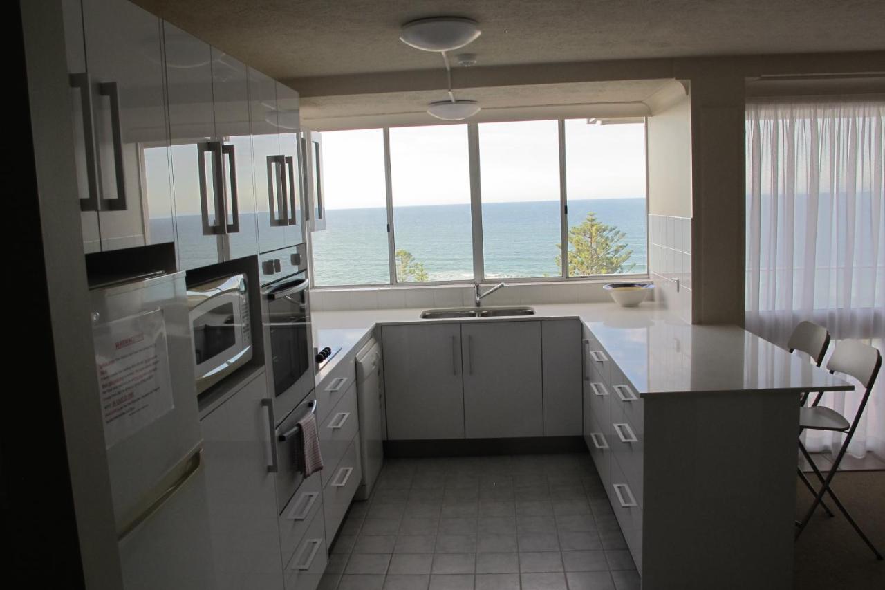 Pacific Regis Beachfront Holiday Apartments Guldkusten Exteriör bild