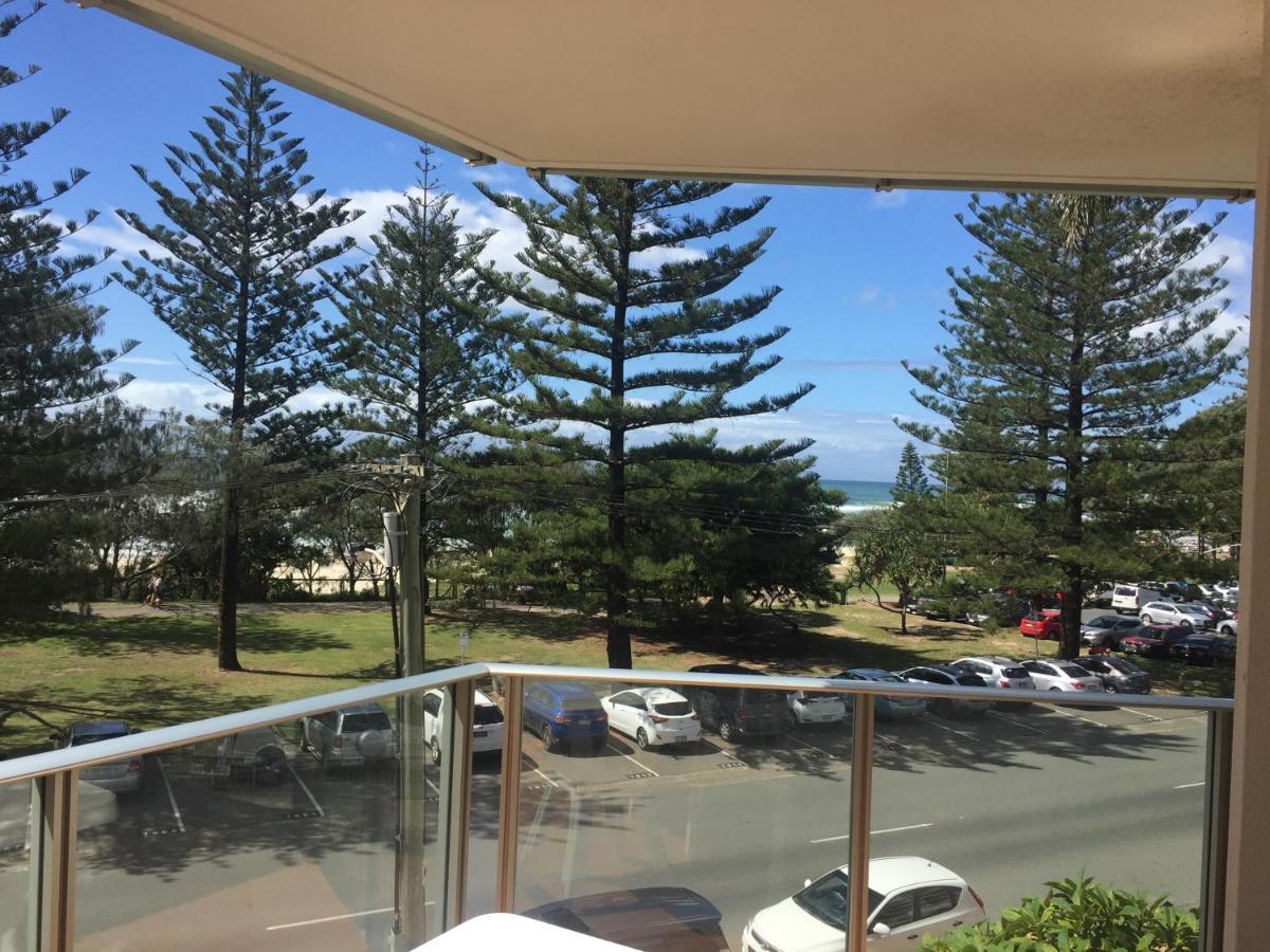 Pacific Regis Beachfront Holiday Apartments Guldkusten Exteriör bild