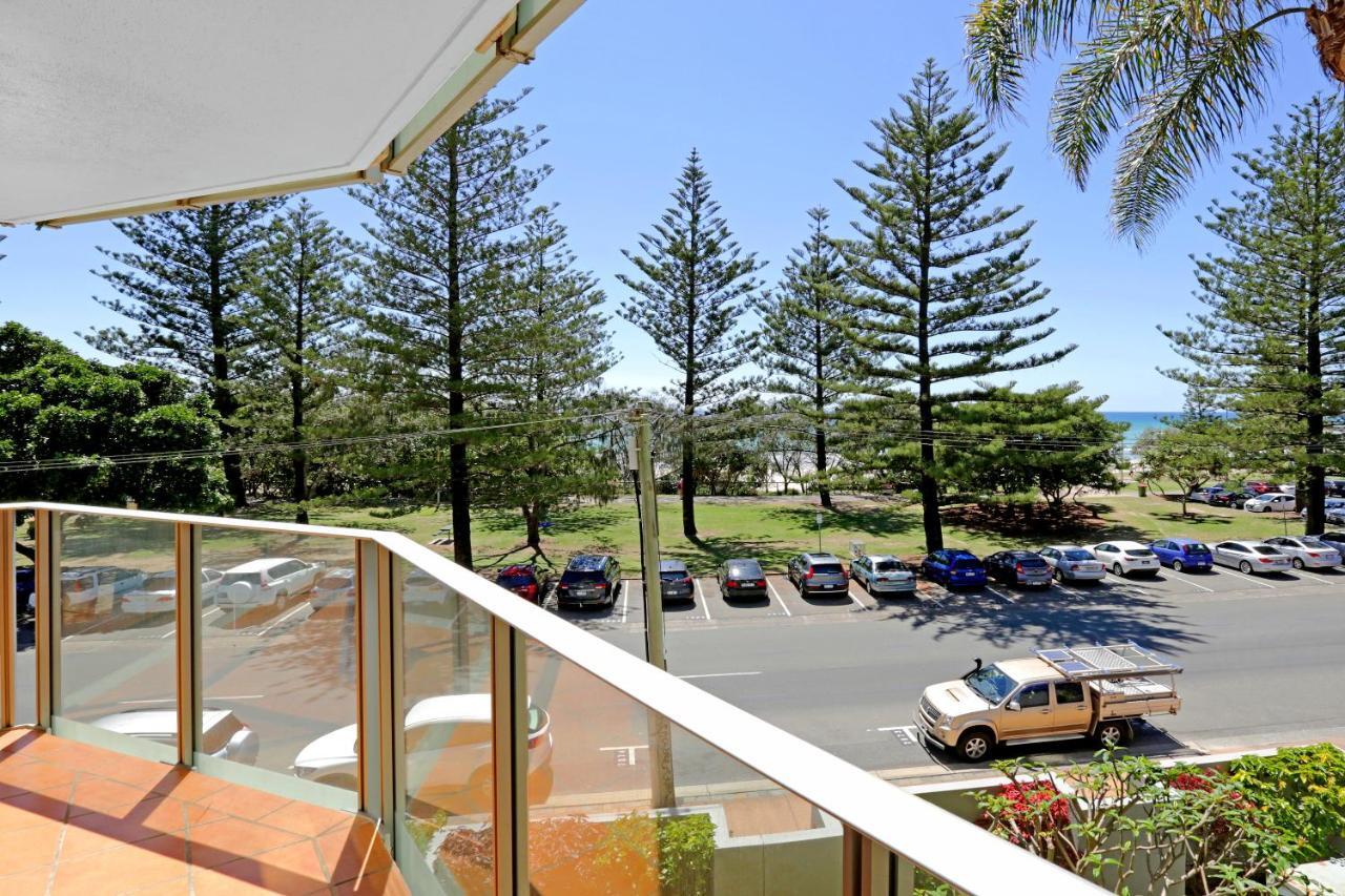 Pacific Regis Beachfront Holiday Apartments Guldkusten Rum bild